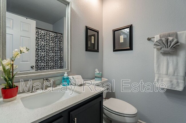 Building Photo - 564 W Orchard Way