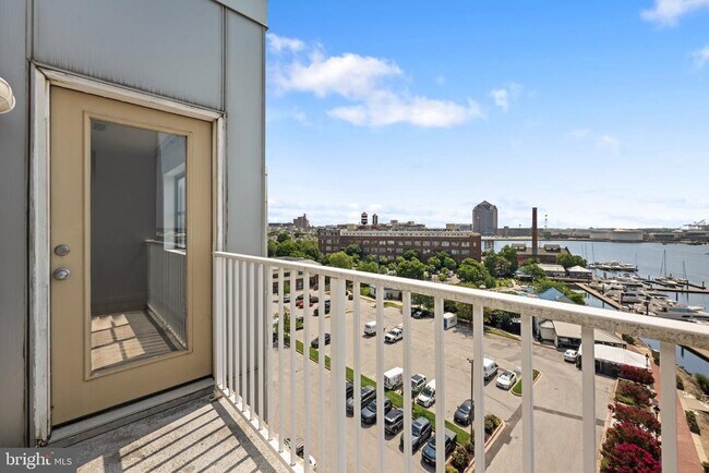 Building Photo - 2702 Lighthouse Point E