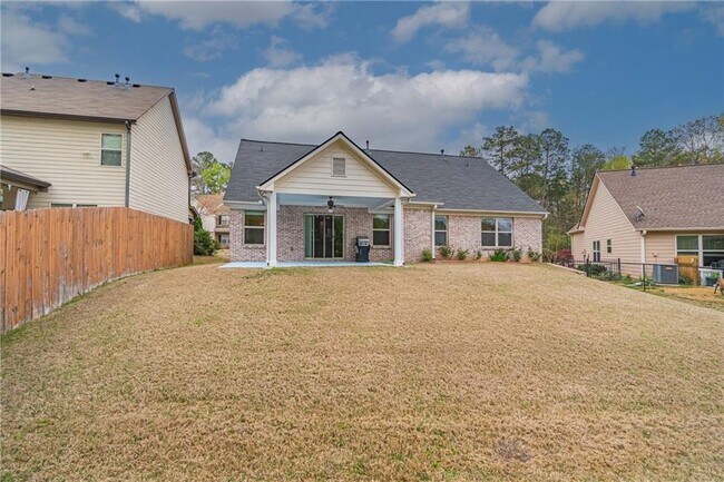 Building Photo - 5660 Crest Hill Dr NE