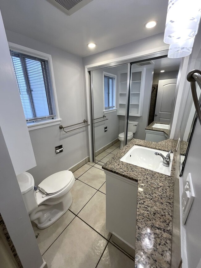 Building Photo - Studio Apartment -Open House  Tuesday at 5pm