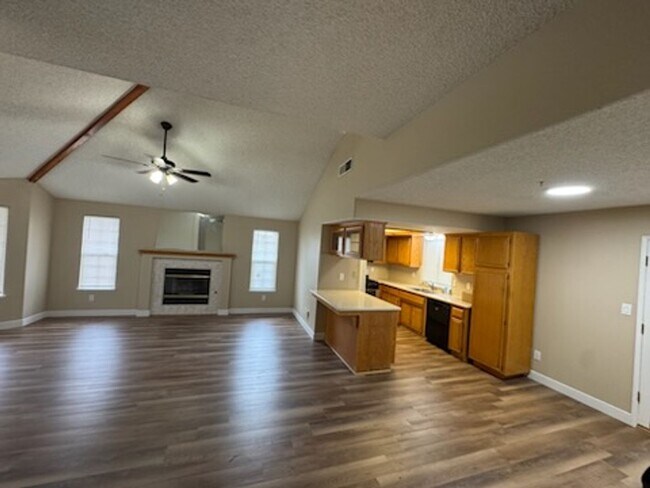 Building Photo - Charming 3-Bedroom Home in Northwest Bakersfield