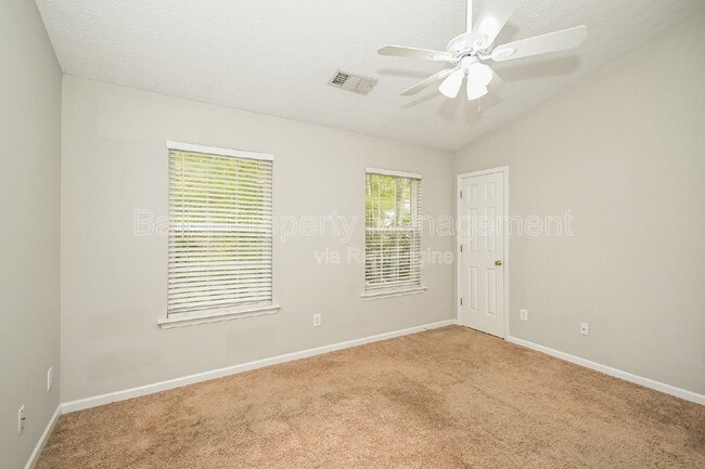 Building Photo - 212 Village Square Dr