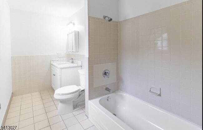 Building Photo - 2 Willow Wood Ct