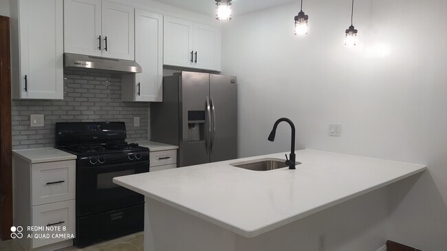 Primary Photo - 4036 Baring St