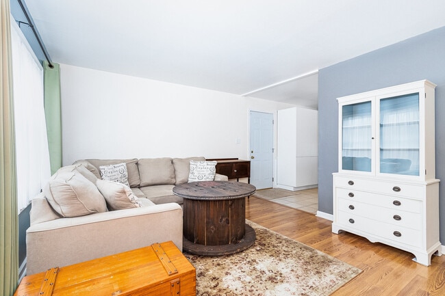 Building Photo - 531 Glen Ave