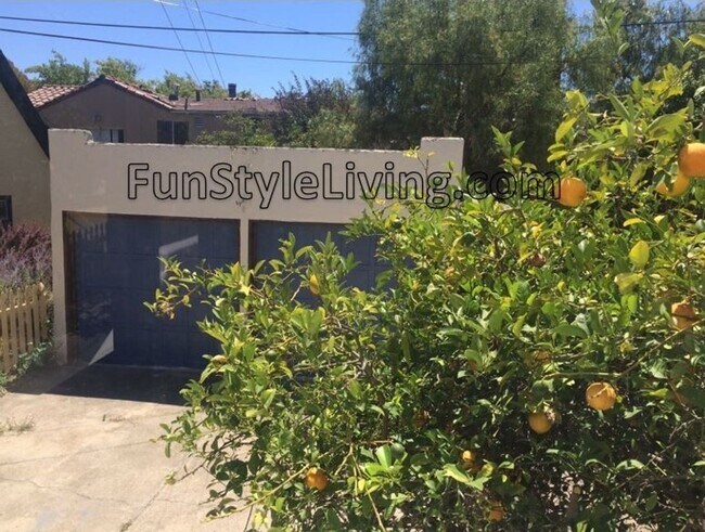 Building Photo - Charming Mediterranean Circa 1937 House