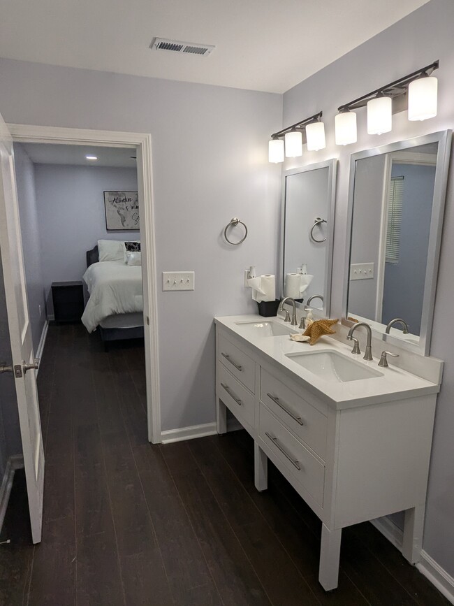 Double vanities - 4803 Howard Dr