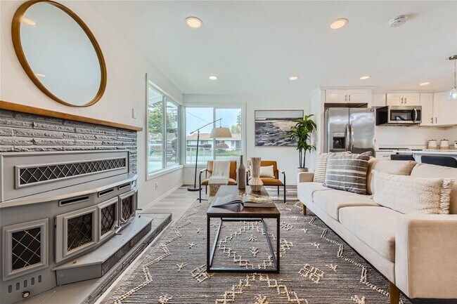 Building Photo - Beautifully Updated 4-Bedroom Home