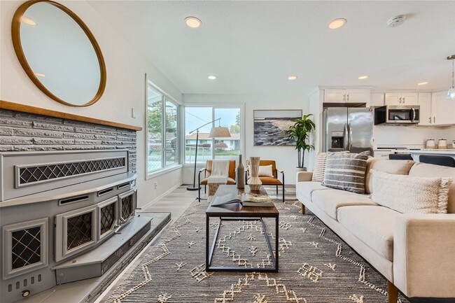 Building Photo - Just renovated - 4 bedroom Home