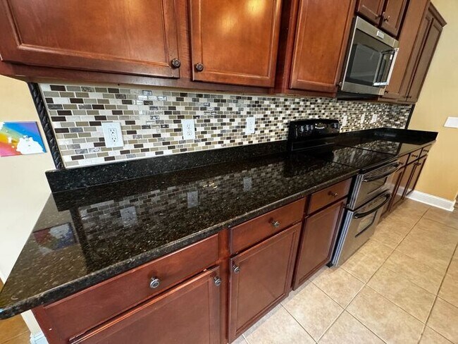 Building Photo - Near Redstone Arsenal Gate 1 with fence, storm shelter and AMAZING spa shower in primary suite