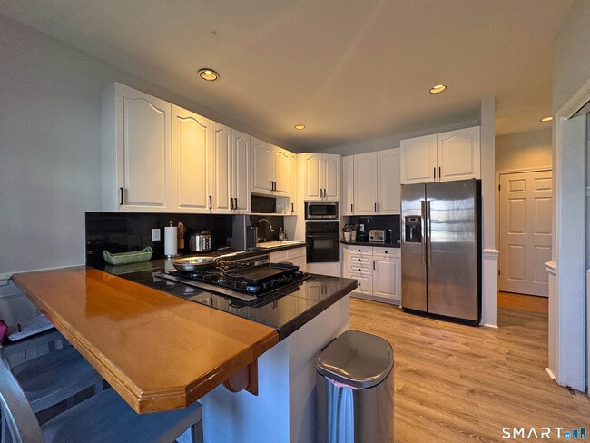 Building Photo - 28 Home Pl