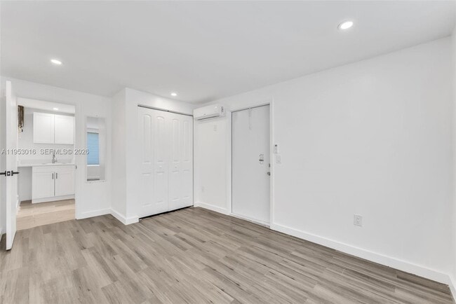 Building Photo - 4917 SW 43rd Terrace