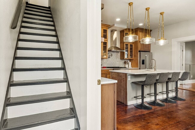 Building Photo - 1326 Broadway-SI ID1324946P