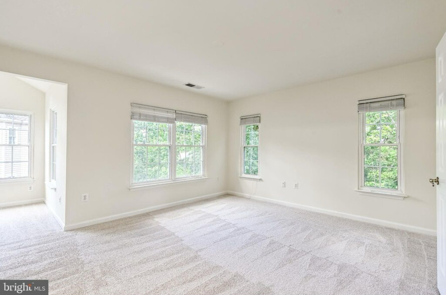 Building Photo - 13206 Fox Ripple Ln