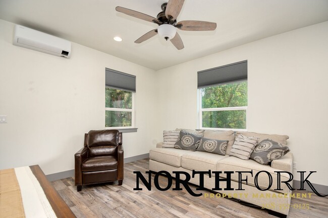 Building Photo - Fully Furnished North End Apartment - Avai...