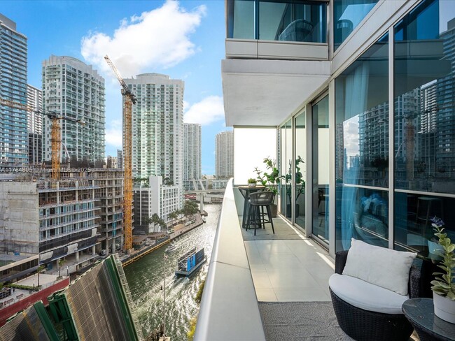 Building Photo - 200 Biscayne Blvd Way