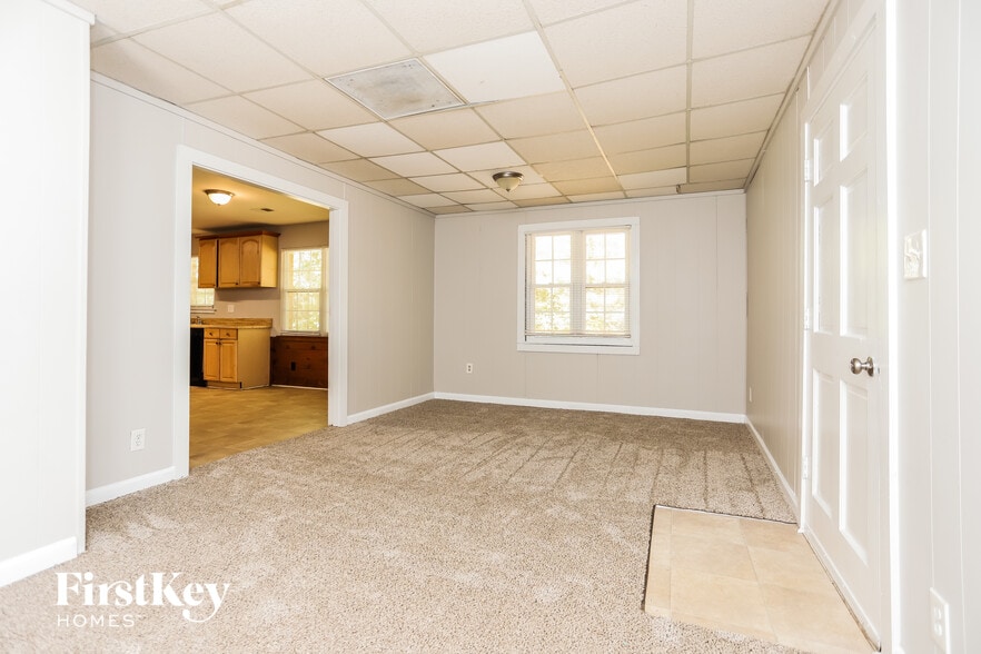 Building Photo - 6580 Short Rd