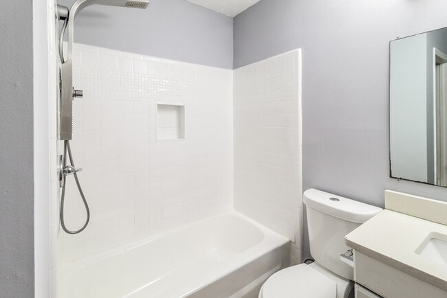 Building Photo - Fantastic 4bd/3ba home! Coming soon!