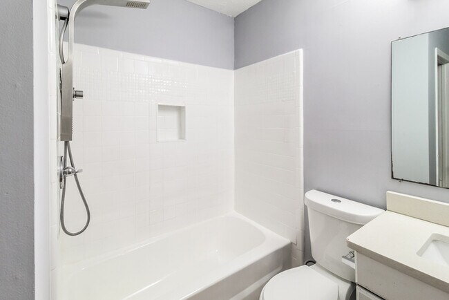 Building Photo - Fantastic 4bd/3ba home! Let yourself in!