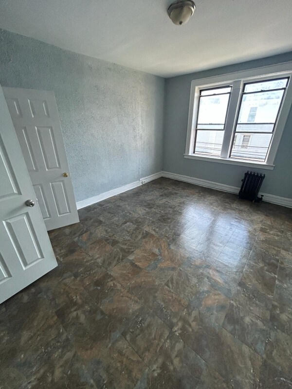 Building Photo - 402 Hawthorne Ave