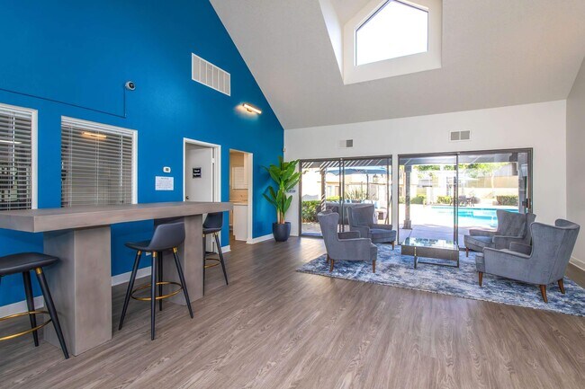 Building Photo - Oak Tree Court Apartment Homes