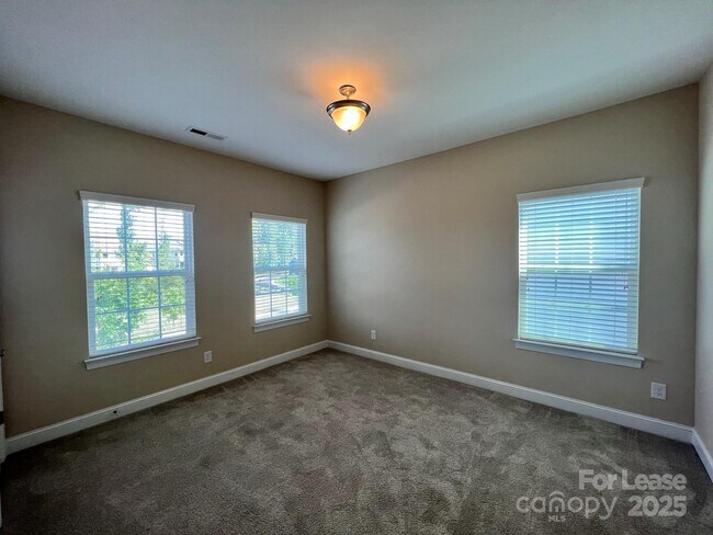 Building Photo - 15531 Laverack Ln