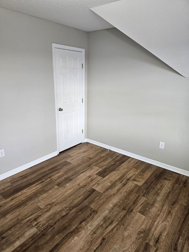 Building Photo - 1737 Moses Ave