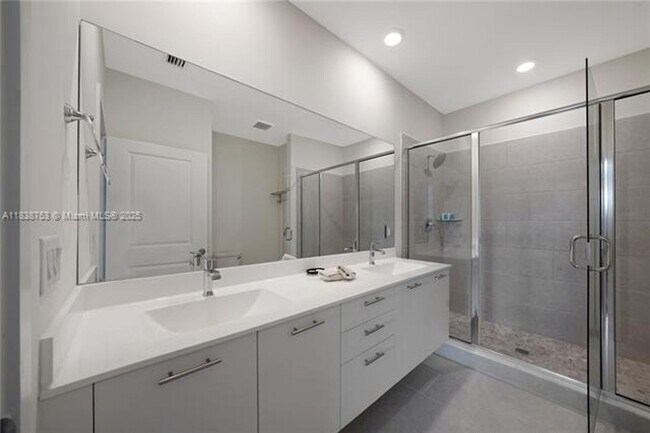 Building Photo - 8167 NW 41st St