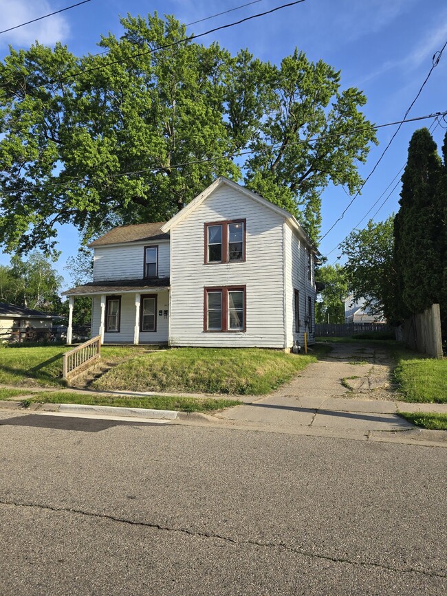 Building Photo - 1413 Linden Ave