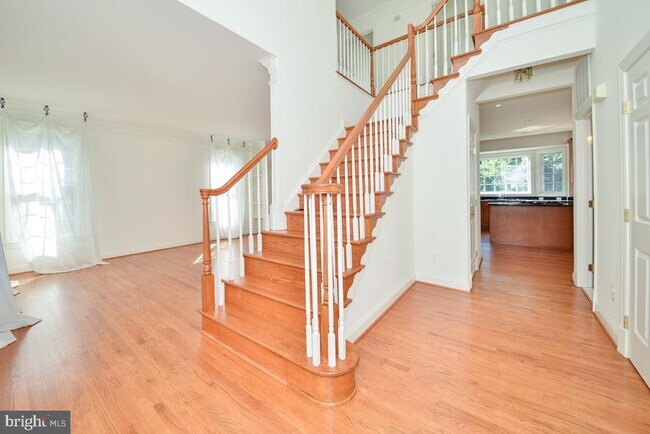 Building Photo - 855 Charwhit Ct