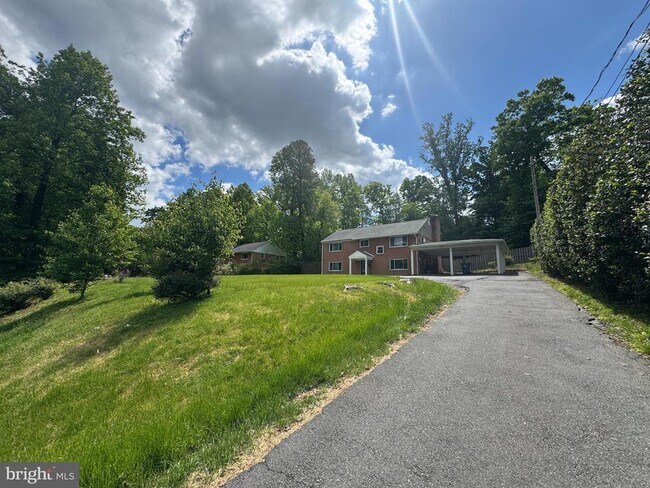 Building Photo - 7815 Rebel Dr