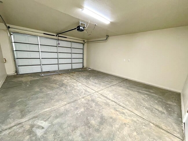 Building Photo - 2024 Built 2 Bedroom Home with 2 Car Garage!