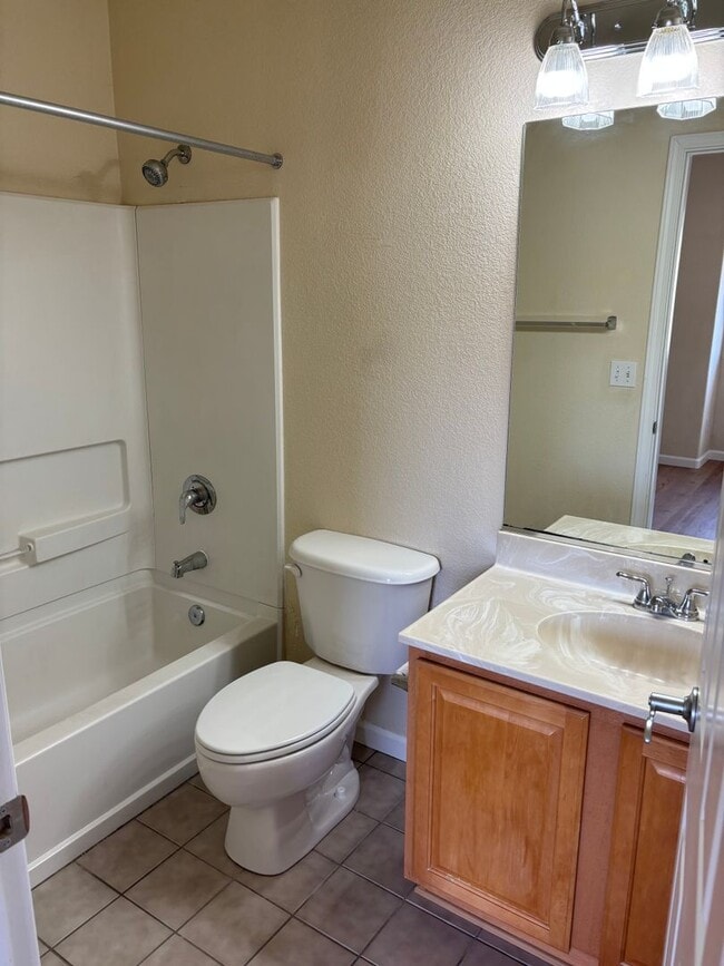 Building Photo - 2 bed - 2.5 bath - 2 car garage Townhome