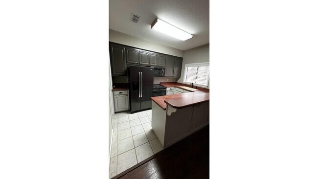 Building Photo - 126 Summer Pl Cir