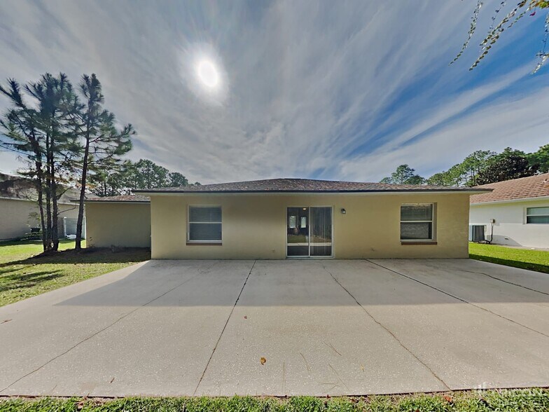 Building Photo - 16 Rymsen Ln
