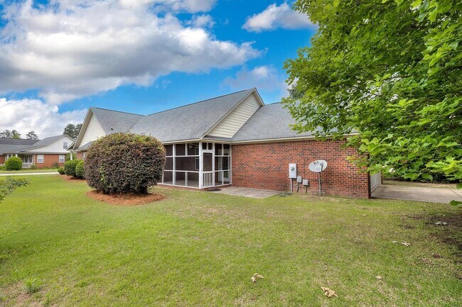 Building Photo - 3225 Mayflower Ln