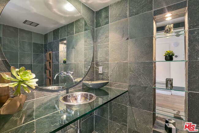 Building Photo - 1644 Marmont Ave