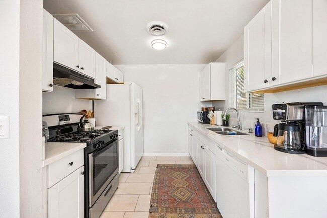 Building Photo - 13215 Deodar Ave