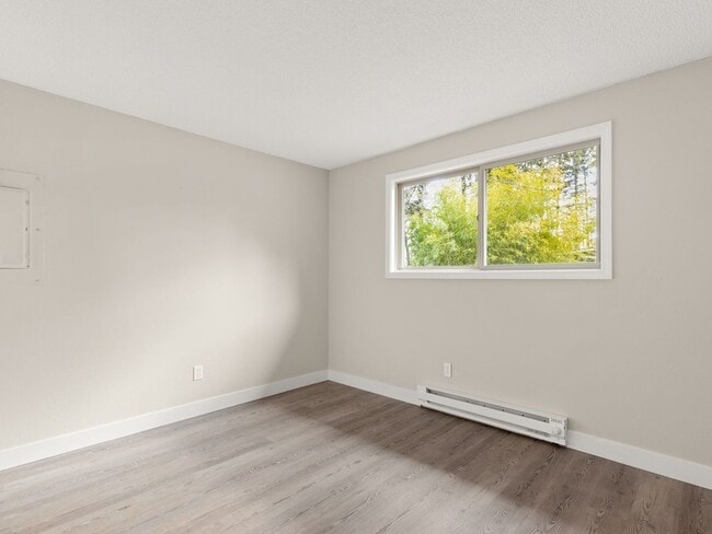 Building Photo - Single-family 3 bedroom home available for...