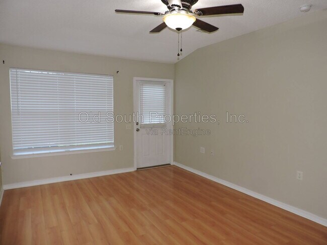 Building Photo - 8110 Heirloom Dr