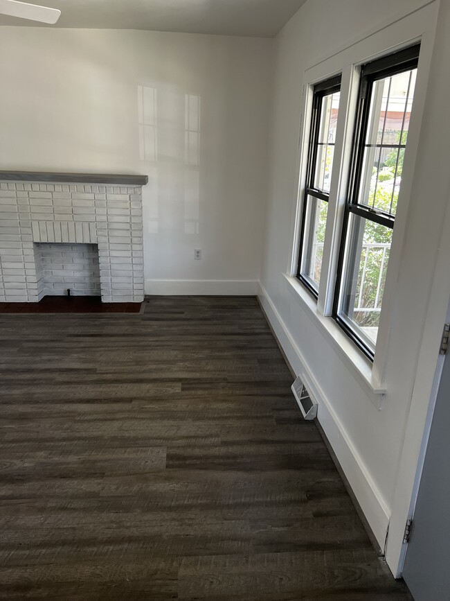 Living room - 1111 Ridge Ave