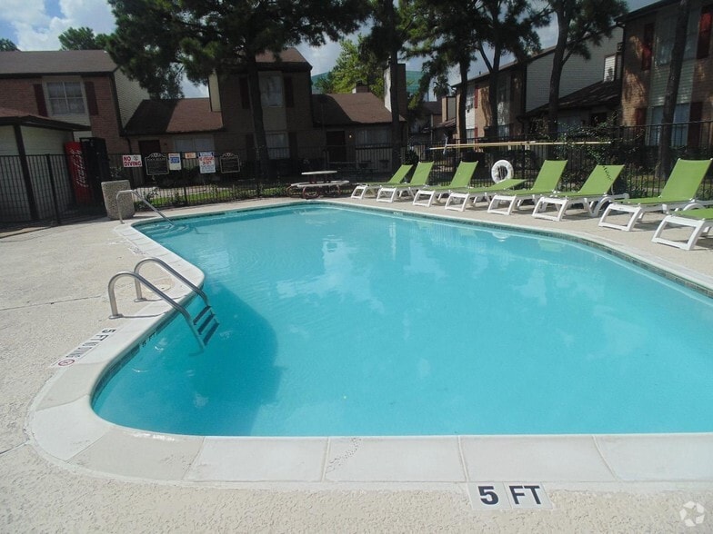 Serena Forest Apartments 12603 Northborough Dr Houston TX 77067