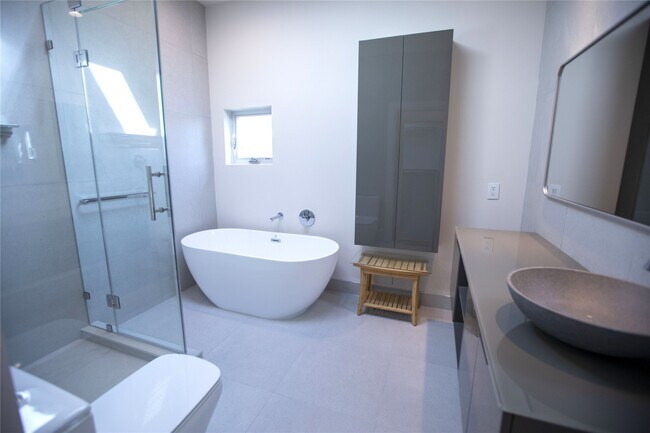 Building Photo - 3512 Mt Vernon St