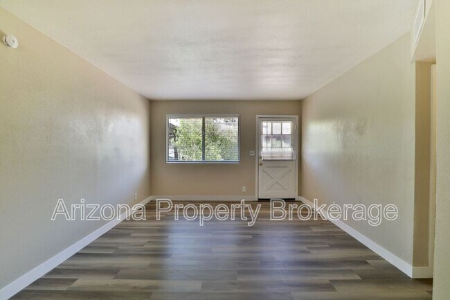 Building Photo - 2323 S College Ave