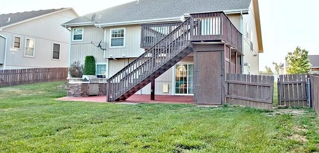 Building Photo - 1912 Country Ridge Dr