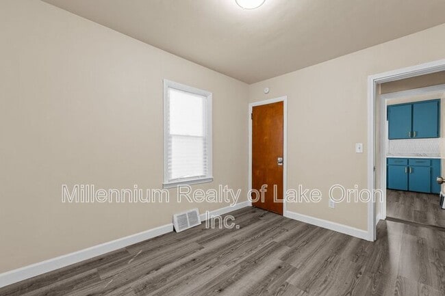 Building Photo - 697 Lounsbury Ave