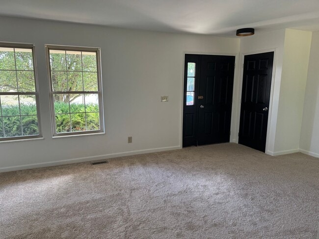 Building Photo - 4 Bedroom, 2.5 Bathroom Single Family Home...