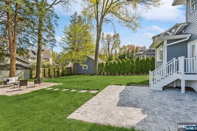 Building Photo - 648 East St