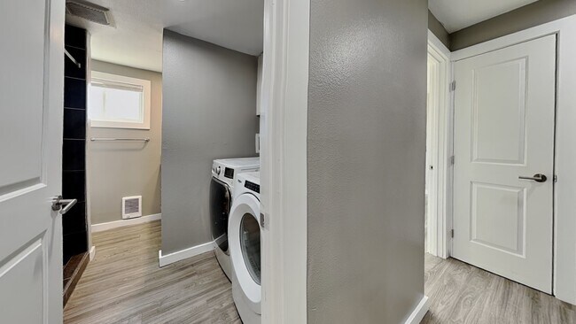 Building Photo - 1105 S Woodlawn St