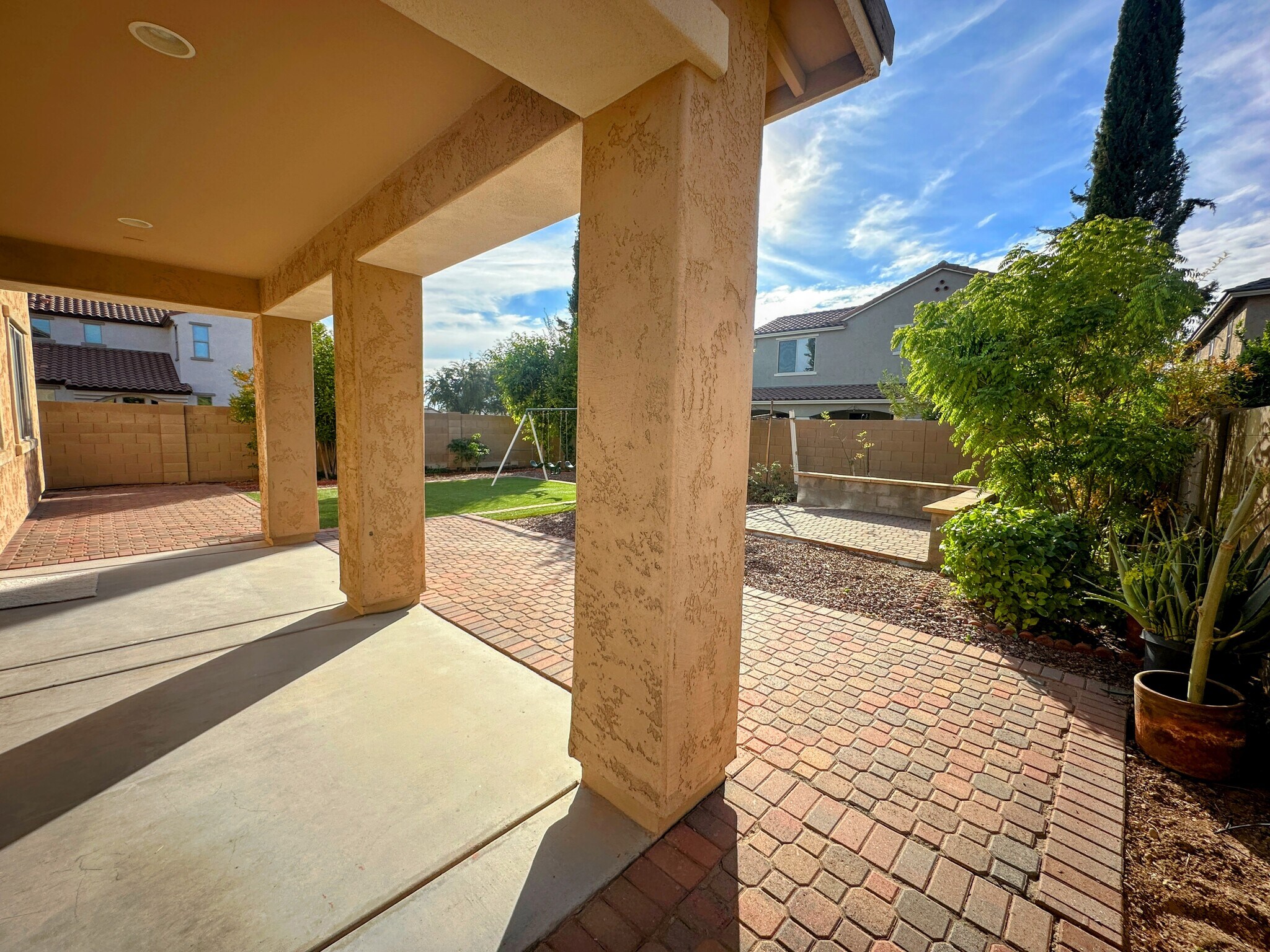 Building Photo - 4717 W Sweet Iron Pass